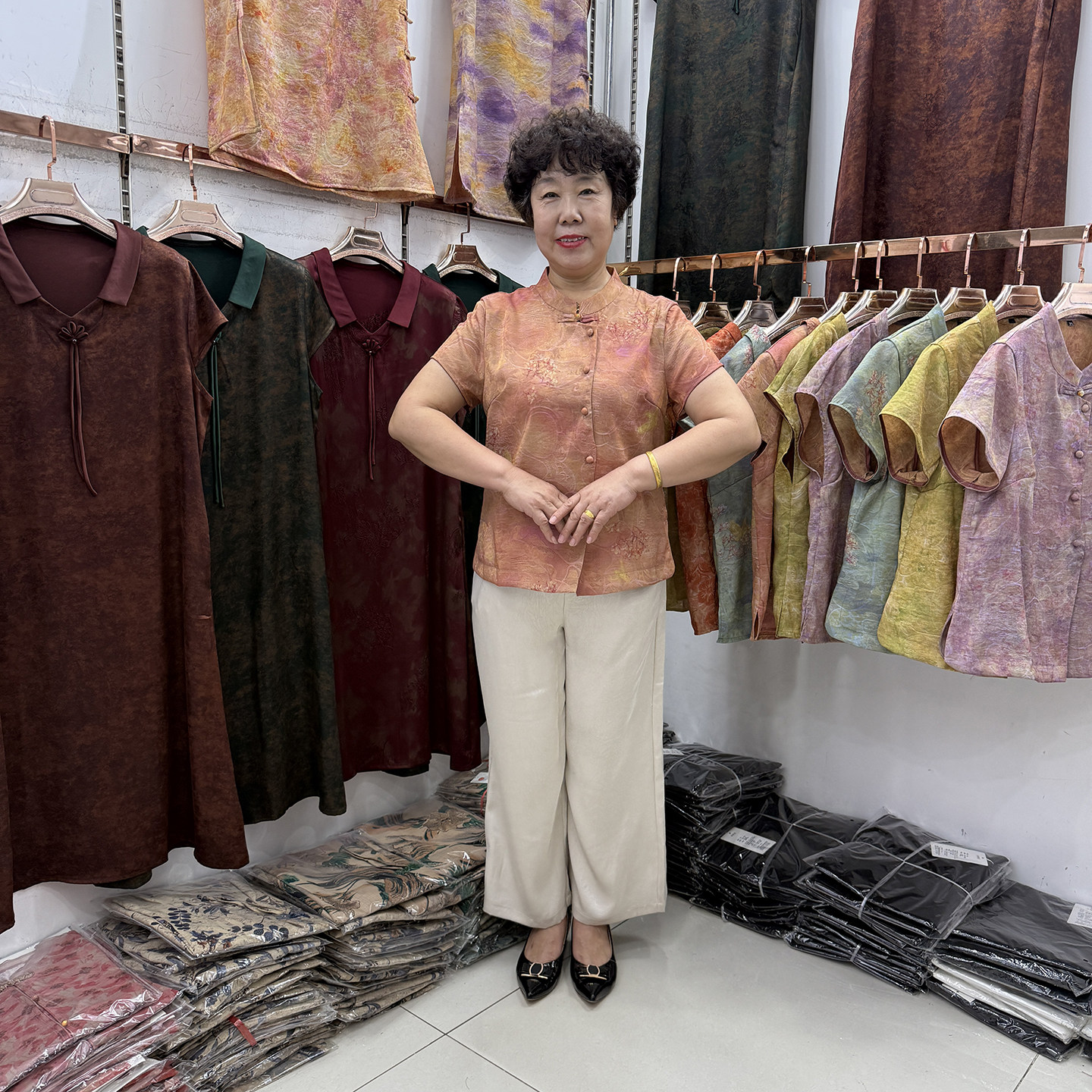 中年妈妈夏季新品立领民族风真丝小衫短袖女流行花色休闲时尚套装