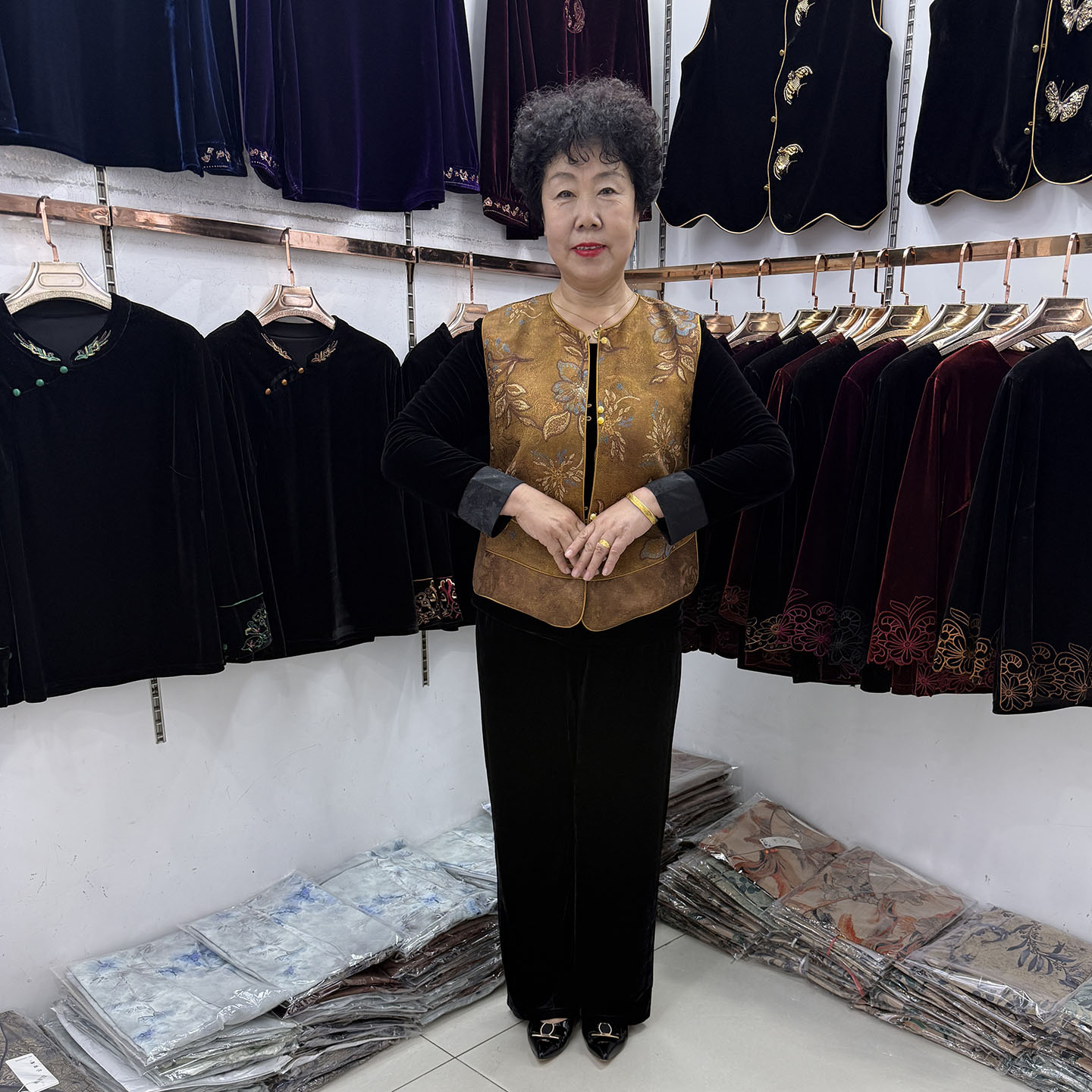 中老年国风唐装金扣马甲2026年拼接袖口丝绒小衫+直筒裤妈妈洋气