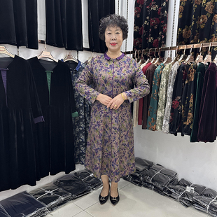 中老年妈妈秋冬新款连衣裙女碎花中长款高端娃娃领阔太太遮肚子裙