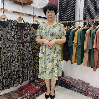 2022年轻妈妈夏装短袖洋气连衣裙女新款优雅民族风45岁中长款