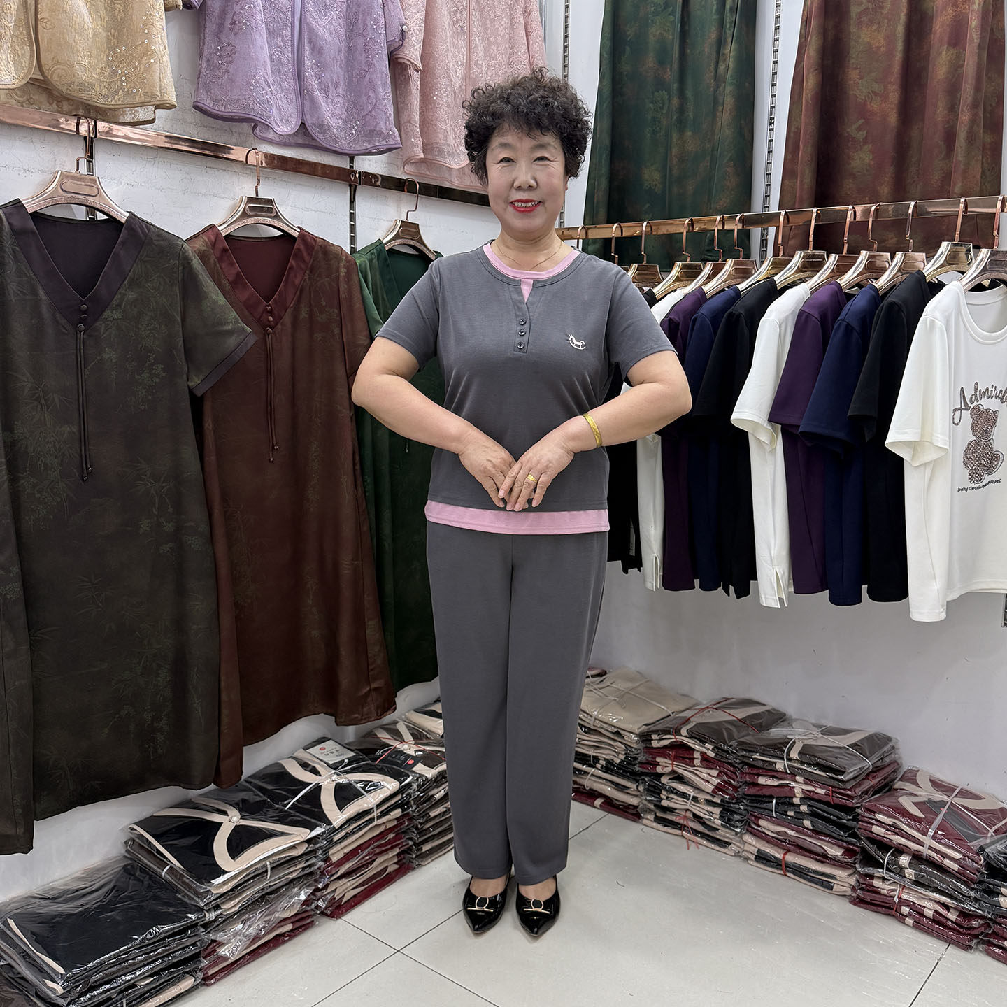 中年人夏季新款圆领撞色休闲运动套装短袖2026妈妈显瘦透气两件套