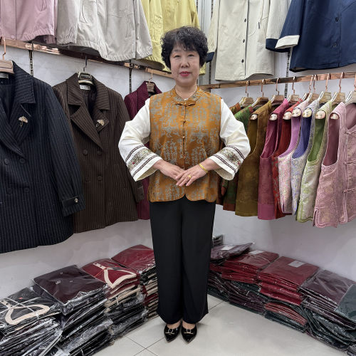 中年妈妈春装新中式提花缎马甲女背心复古T恤2026奶奶时尚套装夏