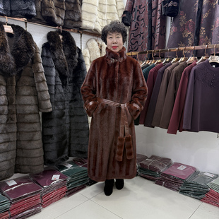 中老年妈妈冬装 高贵阔太太皮草新 立领厚实保暖皮毛一体外套女长款