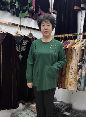 特大体中老年秋季纯棉长袖t恤衫200斤绣花奶奶打底衫纯色大码女装