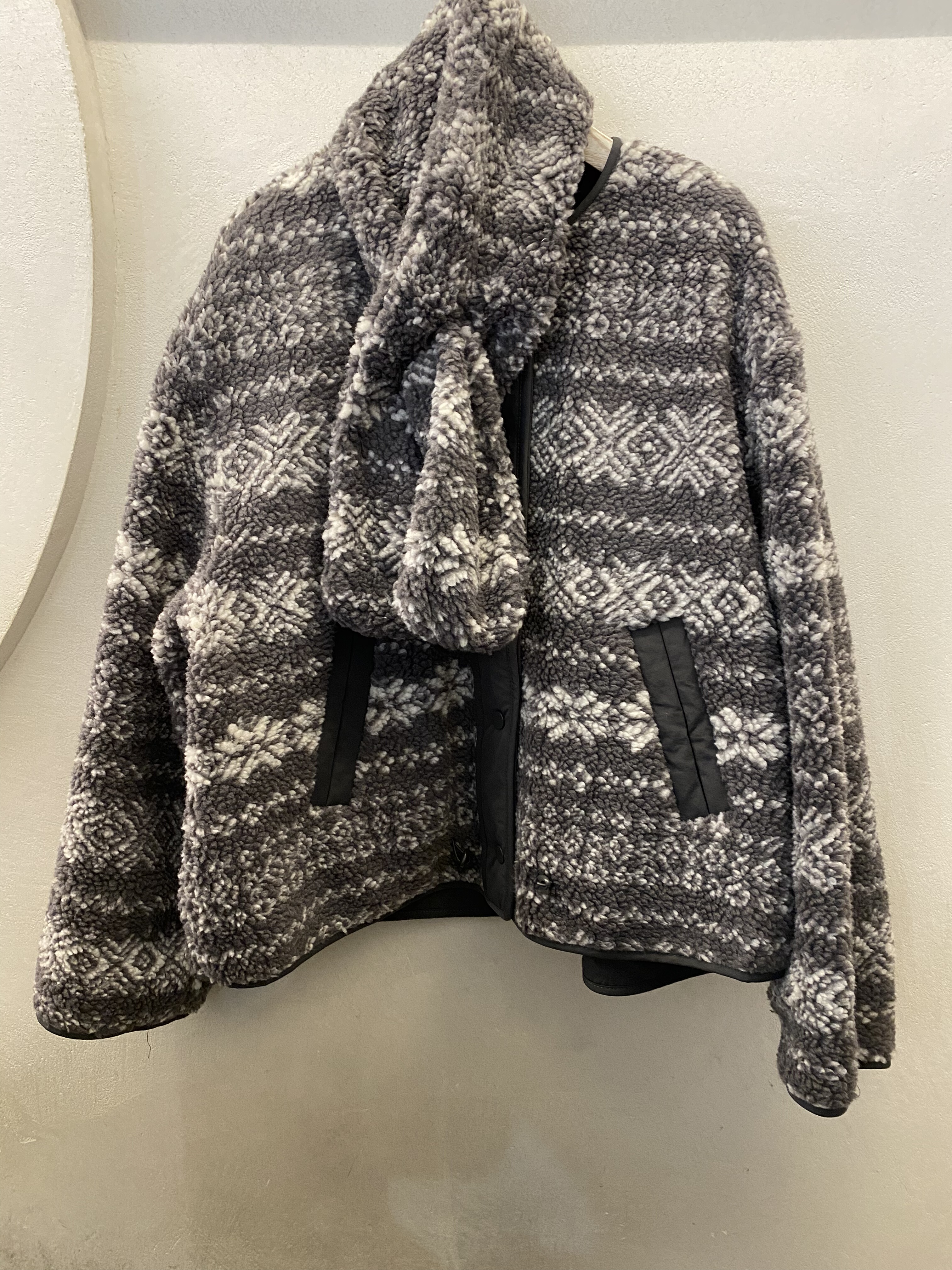 L.S2025秋冬新款时尚百搭圆领宽松休闲长袖配围巾两面穿外套