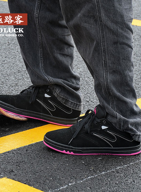 极路客蚁系列黑粉色秋冬新款牛反毛皮男女低帮耐磨减震专业滑板鞋
