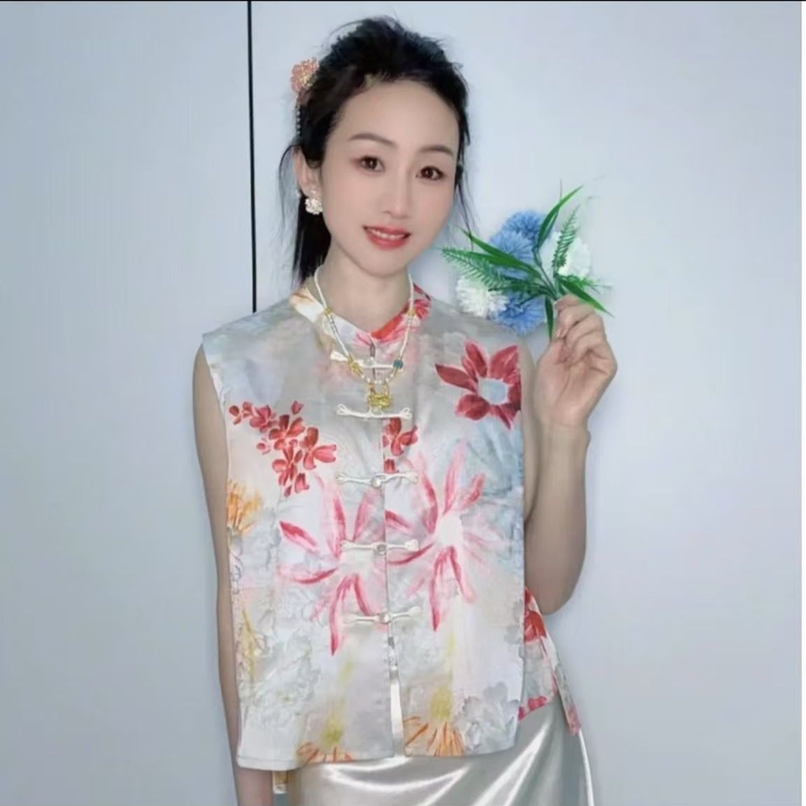 新中式国风盘扣无袖马夹女2025夏季新款时尚个性显瘦坎肩上衣马甲