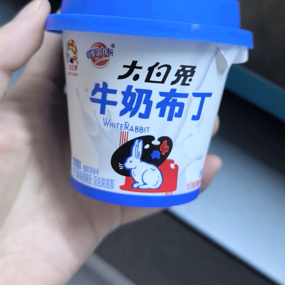 大白兔牛奶布丁杯装果冻布丁零食甜品休闲零食甜点