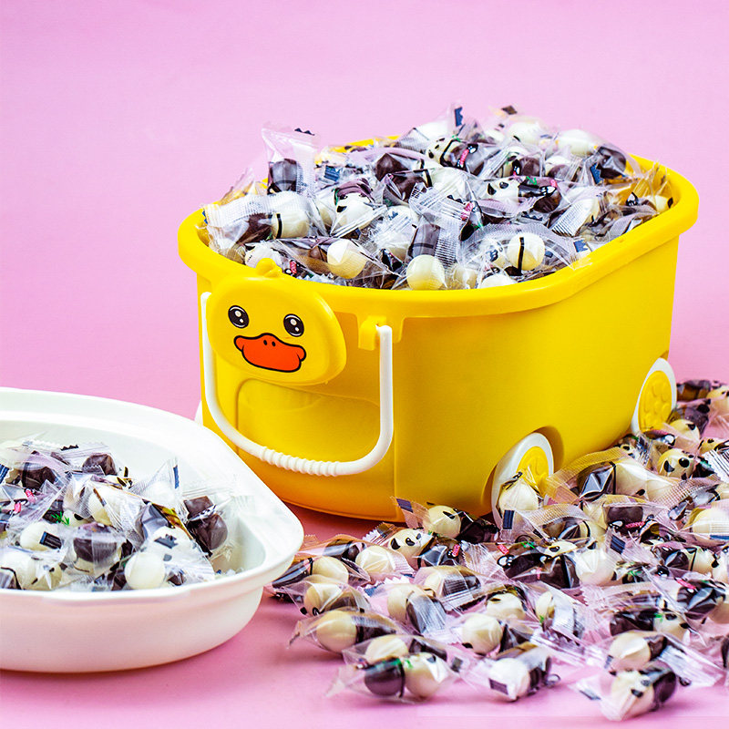 网红熊猫麦丽素夹心黑白巧克力糖果小零食收纳礼盒装儿童节礼物