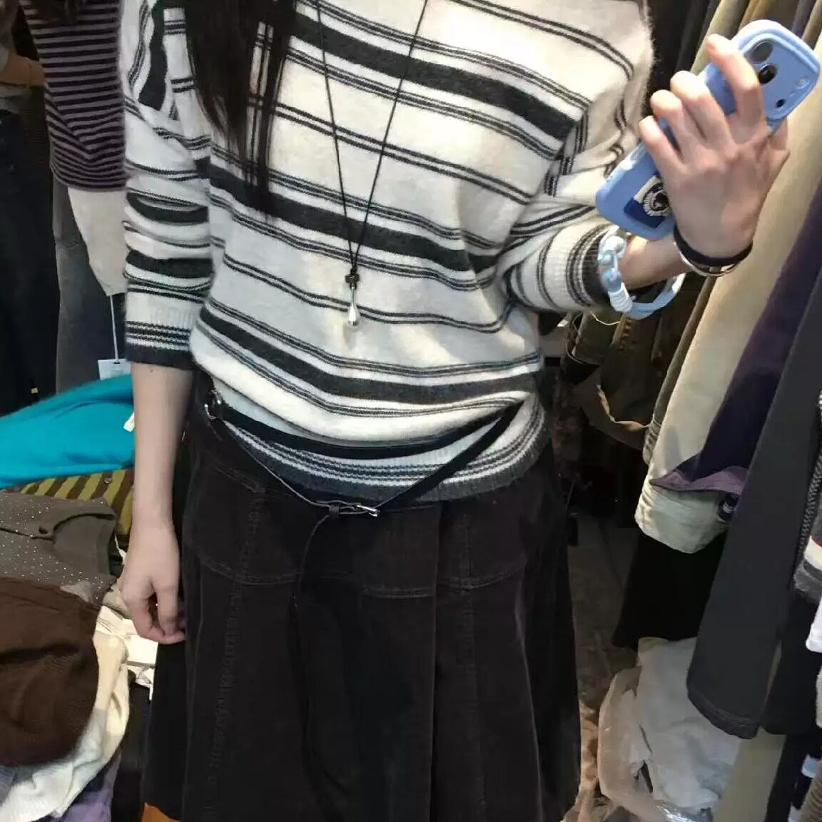 韩系复古斜肩撞色条纹针织衫女