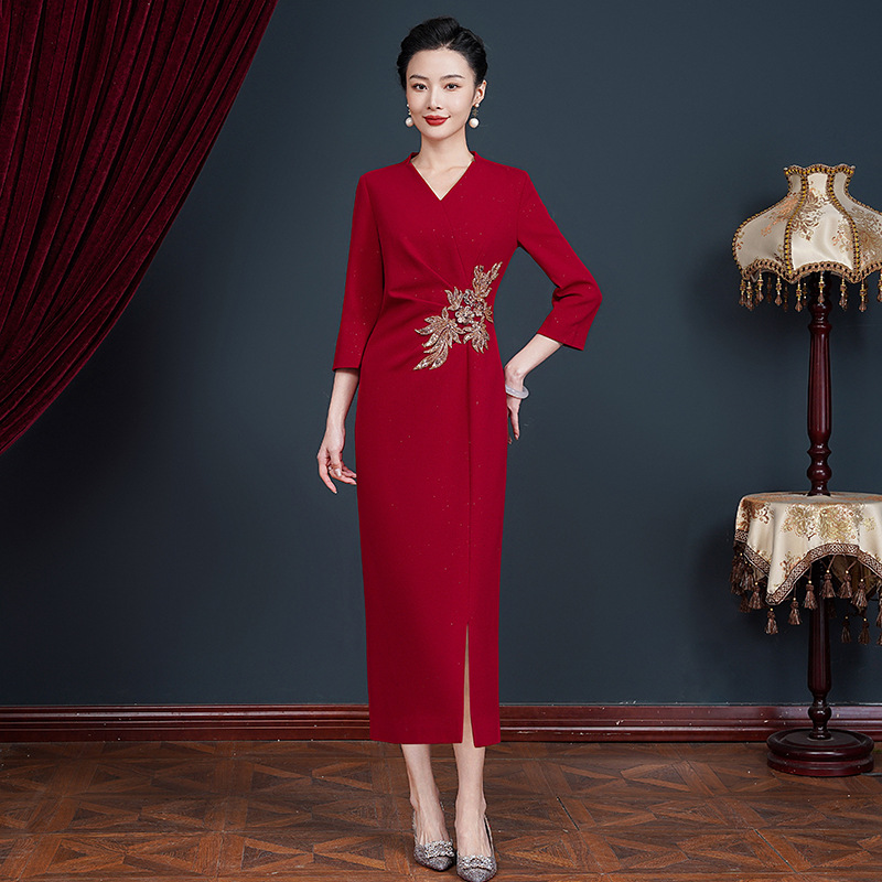 女儿结婚妈妈婚宴礼服高贵年轻