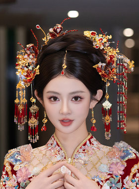 2025中式新娘头饰套装复古红色流苏红色眉心坠花朵秀禾服减龄发饰