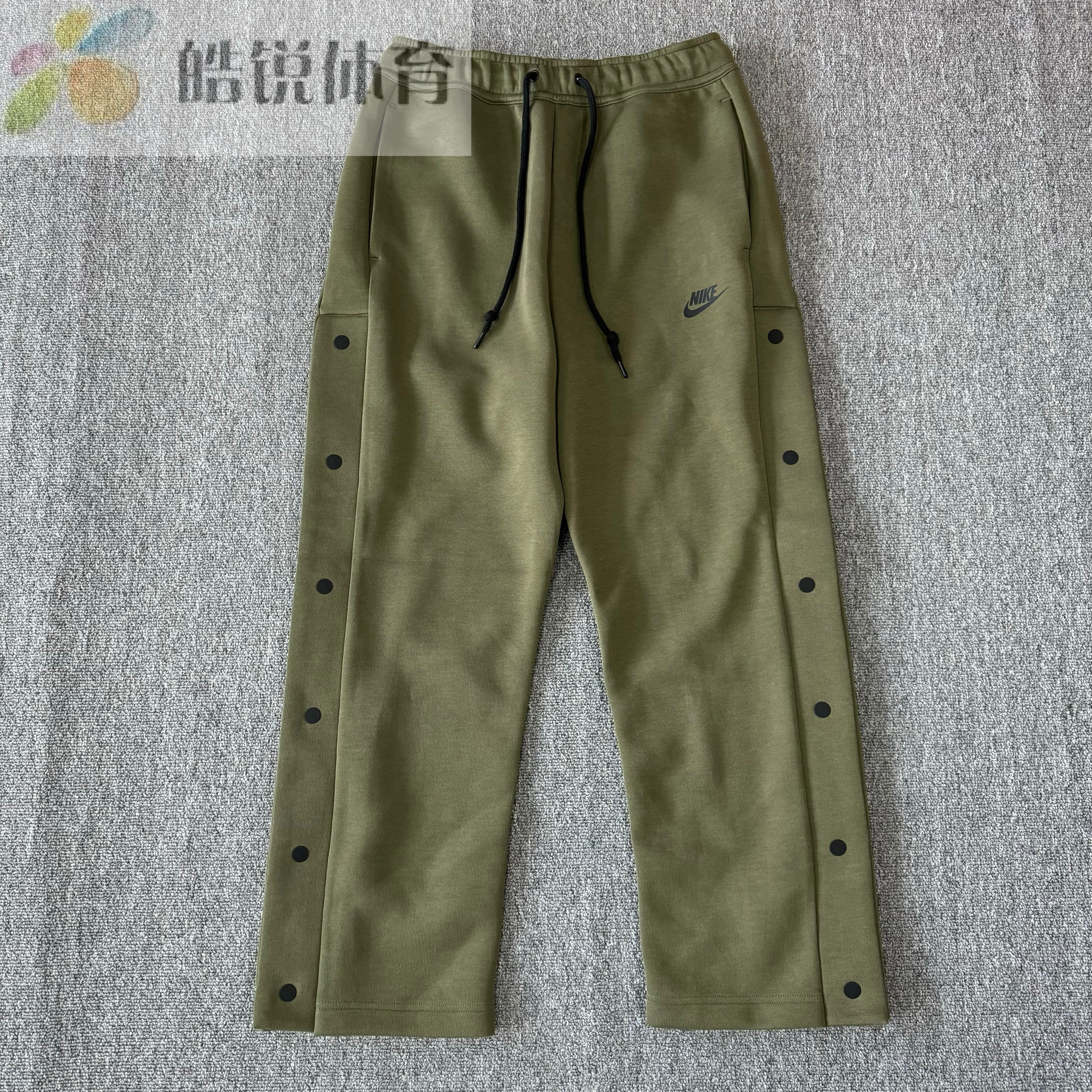 皓锐体育 耐克 Nike 男子宽松直筒侧排扣运动休闲长裤 FB8015-222