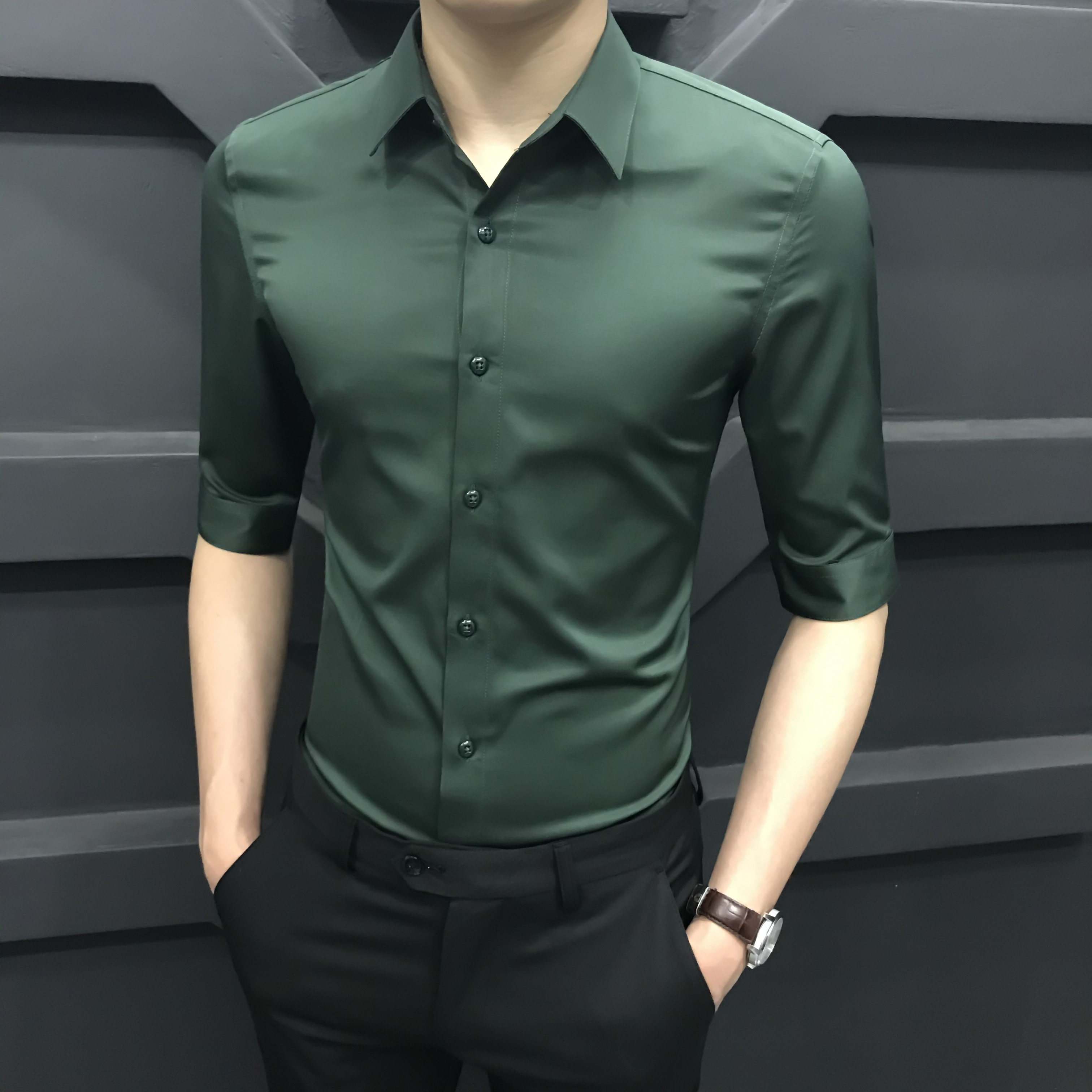 男士短袖衬衫夏季冰丝免烫韩版休闲薄款男士中袖衬衣纯色修身正装