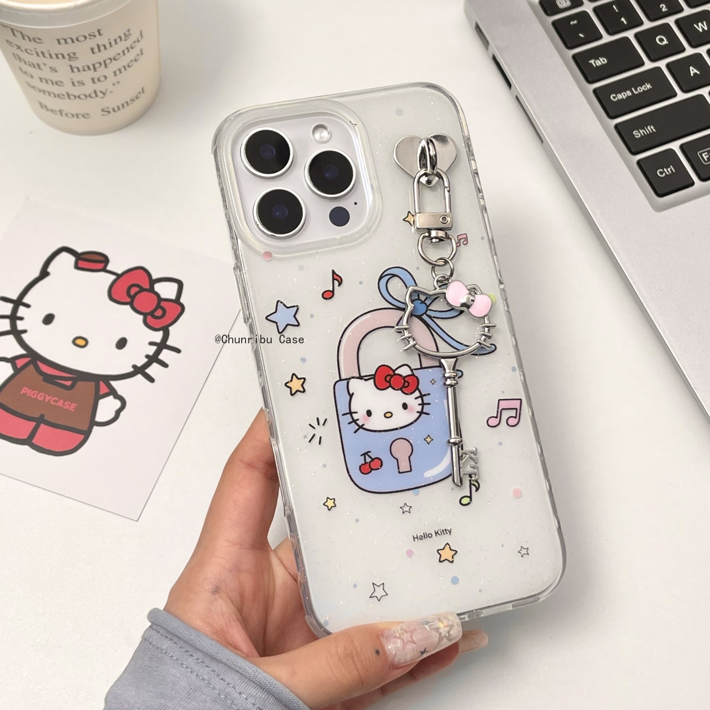 春日部防卫队Fighting｜可爱卡通简约ins风细闪hellokitty锁适用苹果16手机壳挂件iphone15promaax14/13防摔