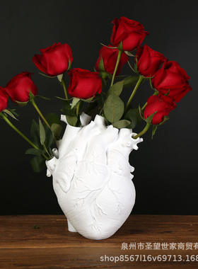跨境大摆件花插家庭装饰花瓶树脂心脏桌面品Heartresinvase