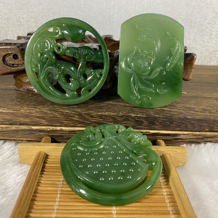 收藏级精品碧玉吊坠牌子俄料7号坑菠菜绿苹果绿鱼如意龙凤呈祥