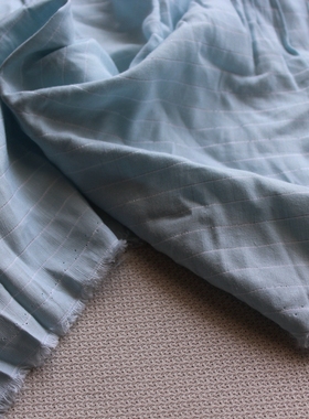 新品棉麻布淡蓝色竹节纹夹银丝竖条纹柔软垂重服装面料140*220cm