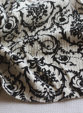 新品特色棉线布白色底黑色植绒花纹加厚秋冬服装面料145cm宽1米价