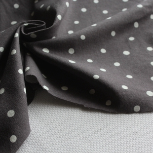 新品纯棉布料灰色底白色印染水玉单面磨毛春秋服装面料款1米价