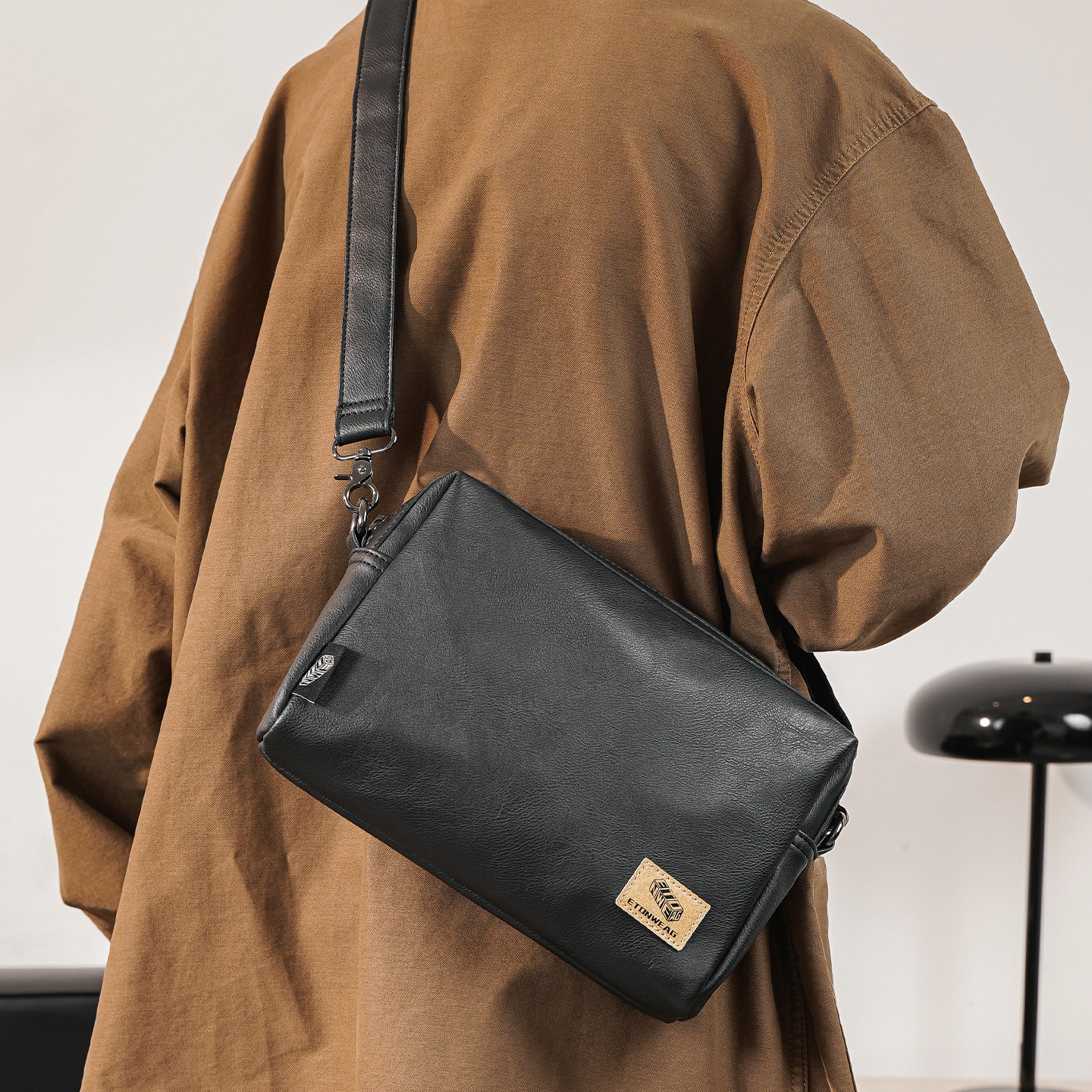 2026新款复古斜挎包男单肩包邮差包时尚小方包简约休闲韩版男包,箱包皮具/热销女包/男包,男士包袋,淘宝优惠券,粉丝福利购,淘宝优惠卷