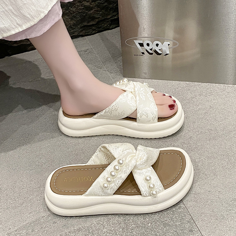 踩屎感松糕厚底拖鞋女夏外穿2025新款串珠绸缎百搭交叉带沙滩凉拖