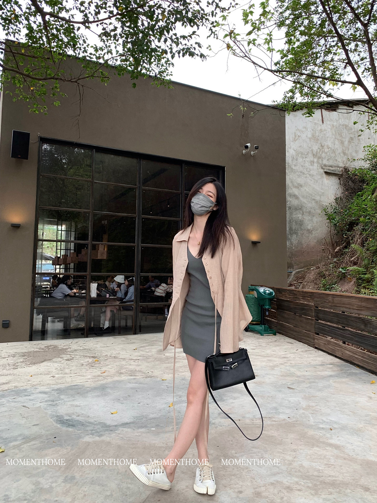 显瘦V领针织吊带连衣裙图片