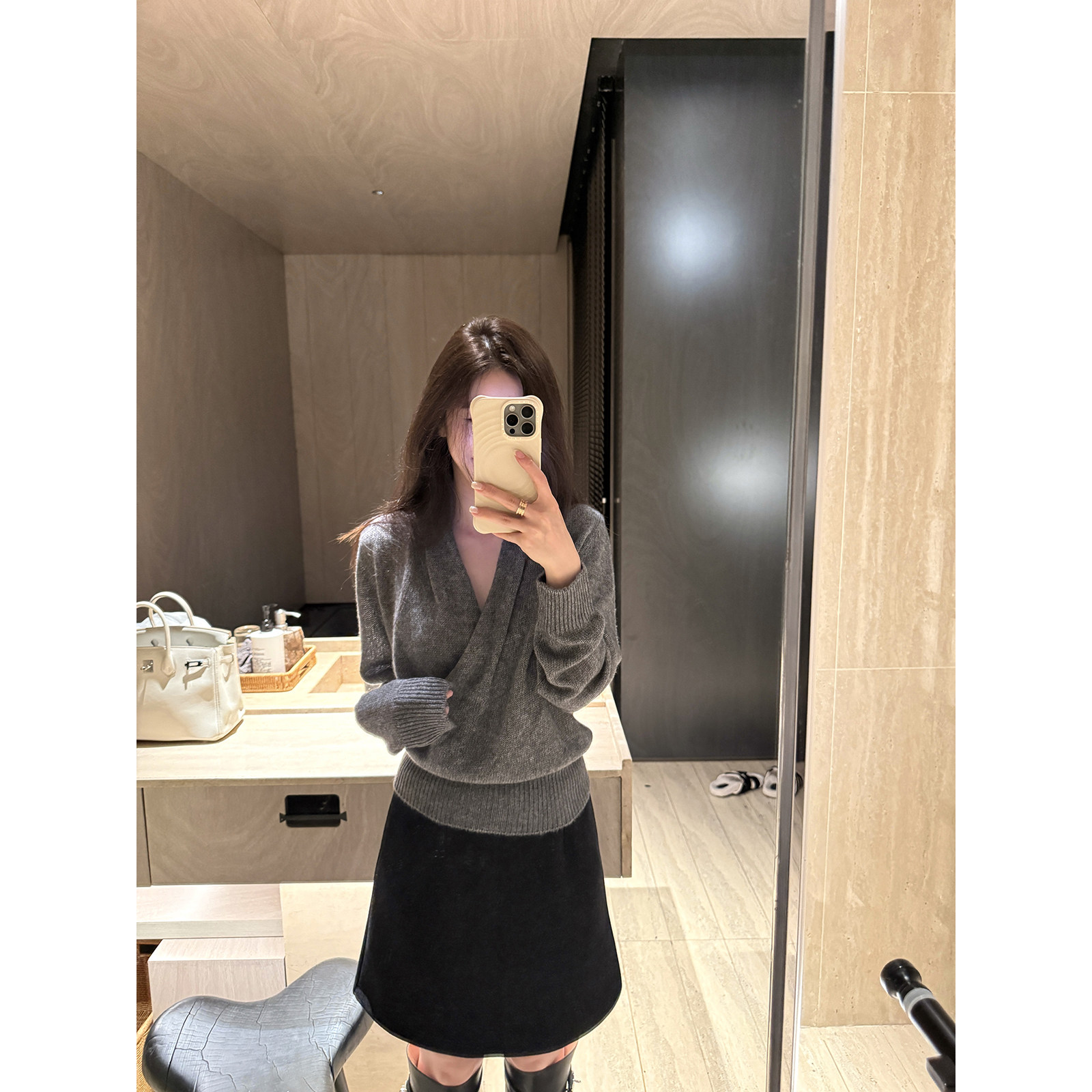 MOMENTHOME 13支丝羊绒交叉V领绵羊毛简约套头毛衣长袖宽松针织衫图片