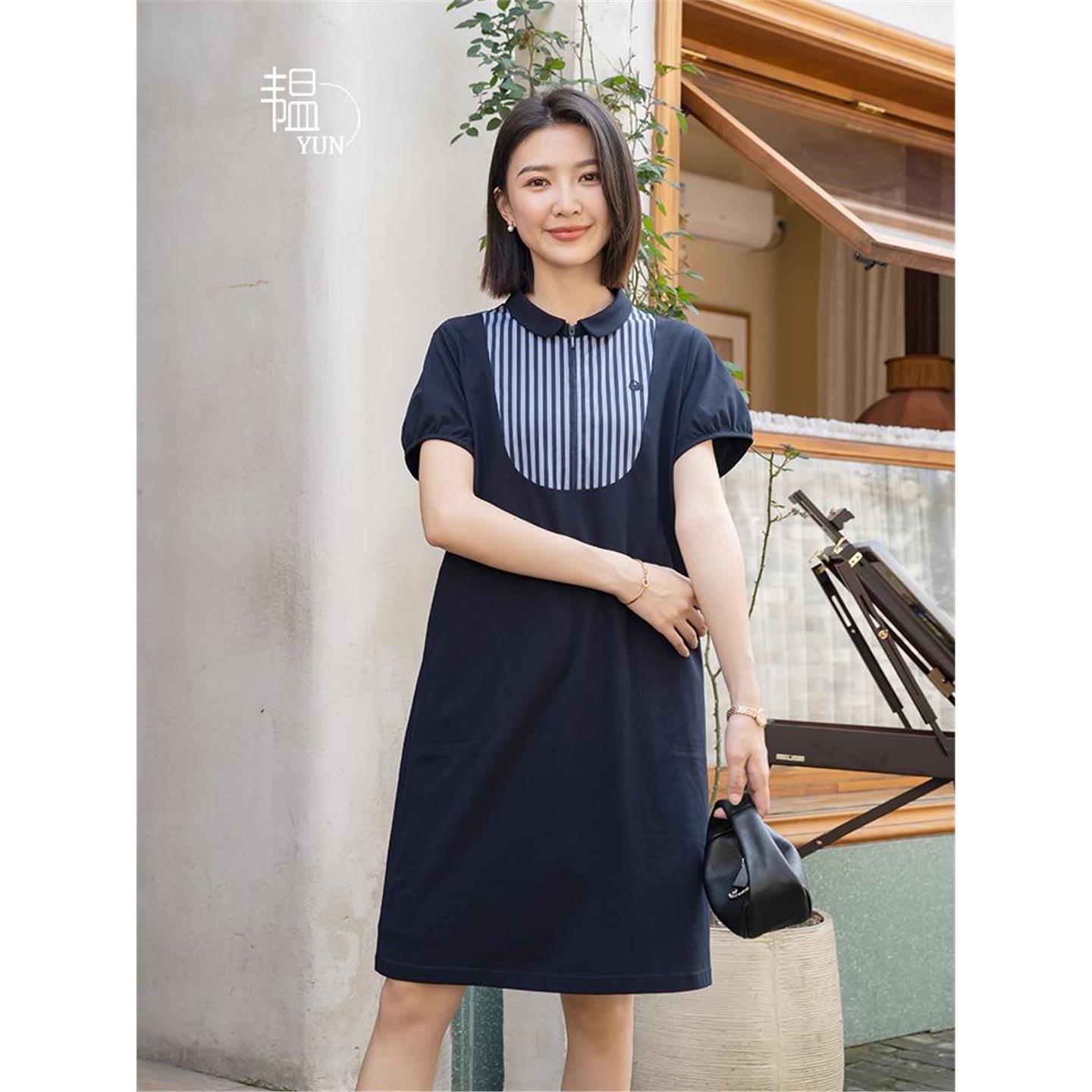 翻领半拉链门襟拼条纹针织连衣裙
