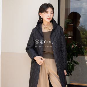 YUN韫冬季连帽宽松过膝棉服女