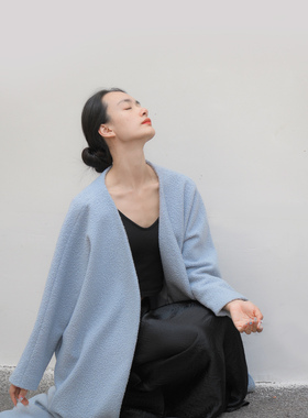 若浓 「一身流畅」清冷浪漫丝滑圈圈薄毛呢艺术浅蓝色长外套大衣