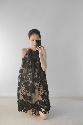 甜美刺绣蕾丝花朵轻奢小黑裙