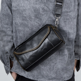 新款原创真皮男士单肩包斜挎包男设计感小众植鞣牛皮休闲个性背包