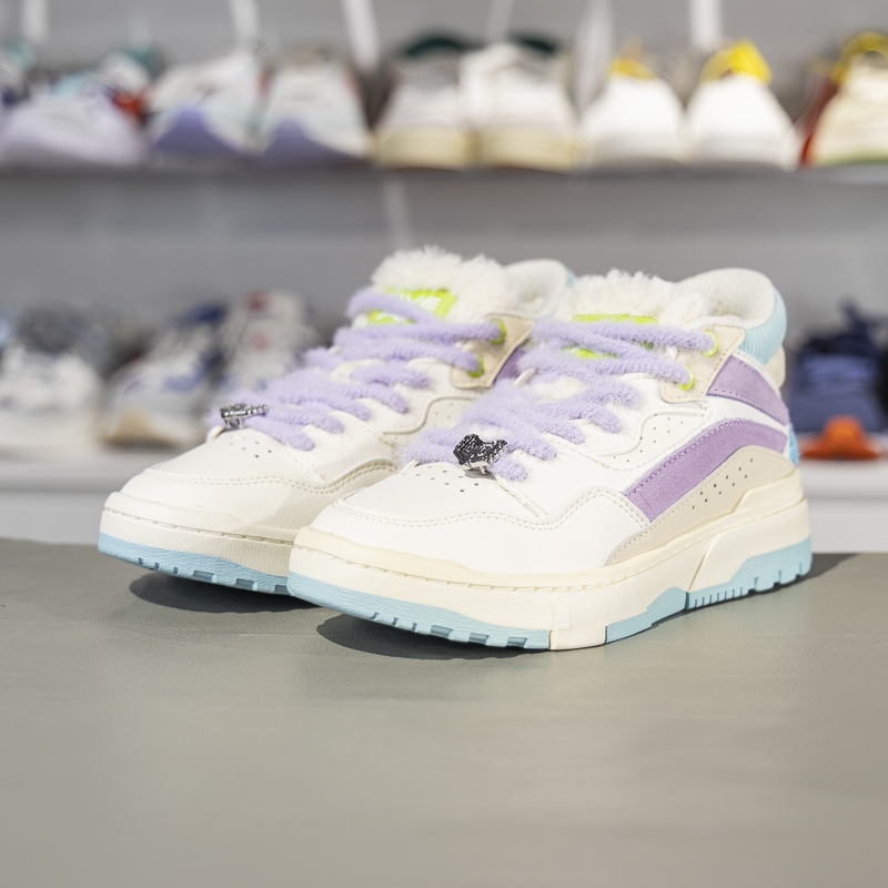 李宁休闲鞋女子2023冬季新款惟吾MID  联名加绒板鞋AGCT224