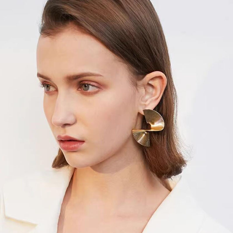 欧美时尚小众设计感扇形金属耳环金色几何个性耳饰女跨境新款