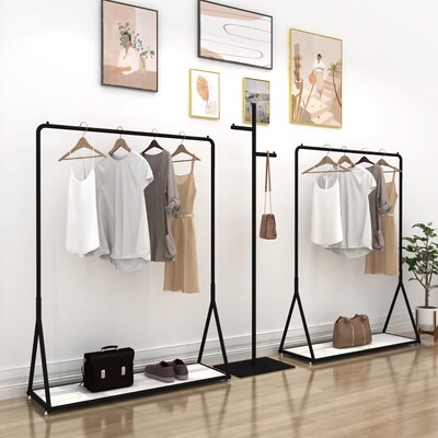 展示架蒂兰雅新款服装店