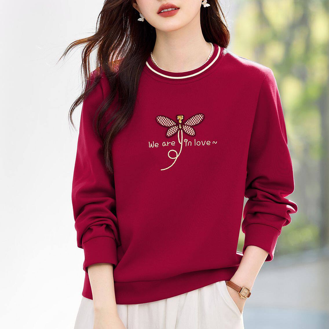 正肩圆领女士卫衣2026新款春秋爆款女装洋气宽松无帽套头红色上衣