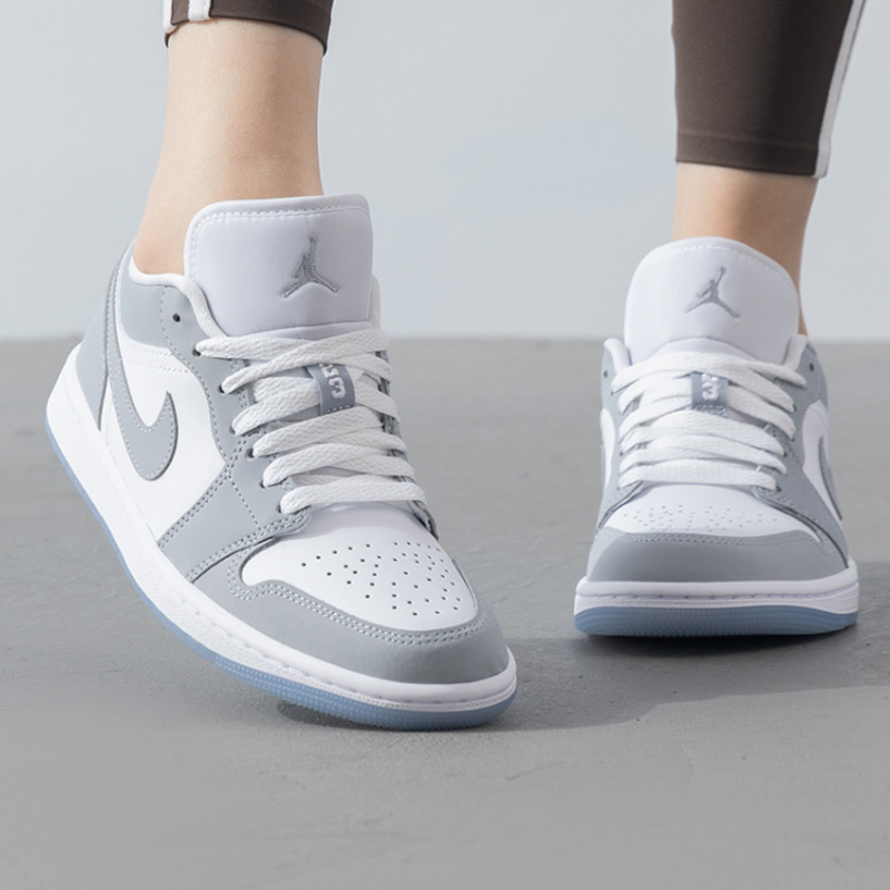 Nike/耐克女鞋Air Jordan烟灰复古低帮篮球鞋运动板鞋DC0774-105