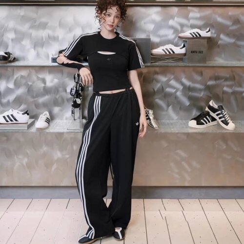 阿迪达斯adidas三叶草25秋女子梭织直筒宽松运动休闲长裤 JV9727