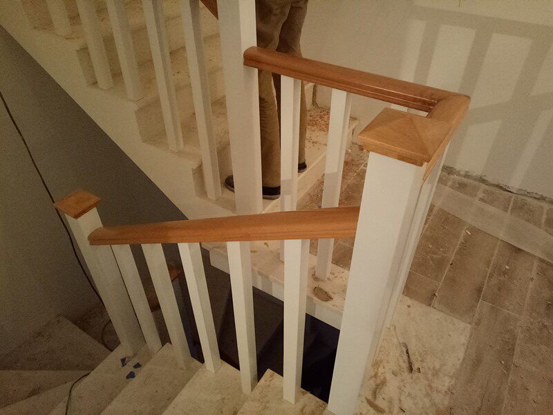 成都厂家订制实木整体楼梯扶手栏杆立柱阁楼旋转楼梯踏板水曲柳