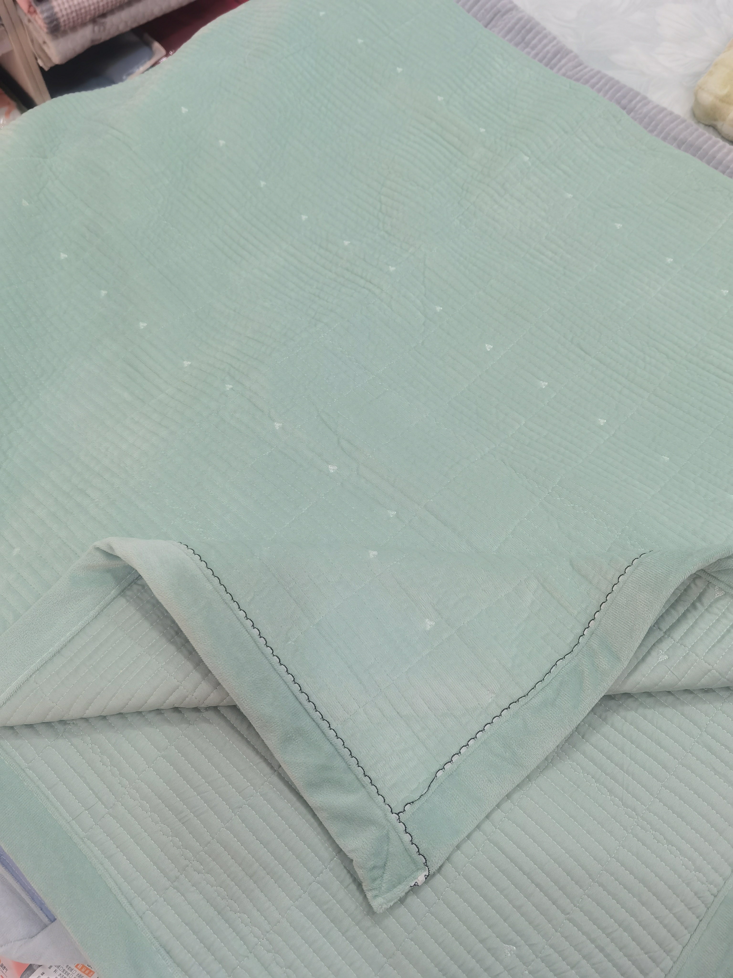 爱心刺绣绒床盖婴儿绒纯色一面绒一面水洗棉奔跑少年床盖2米×2.3