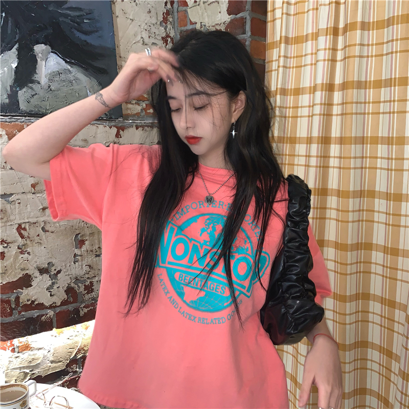 Real shot of new relaxed student's versatile short sleeve T-shirt