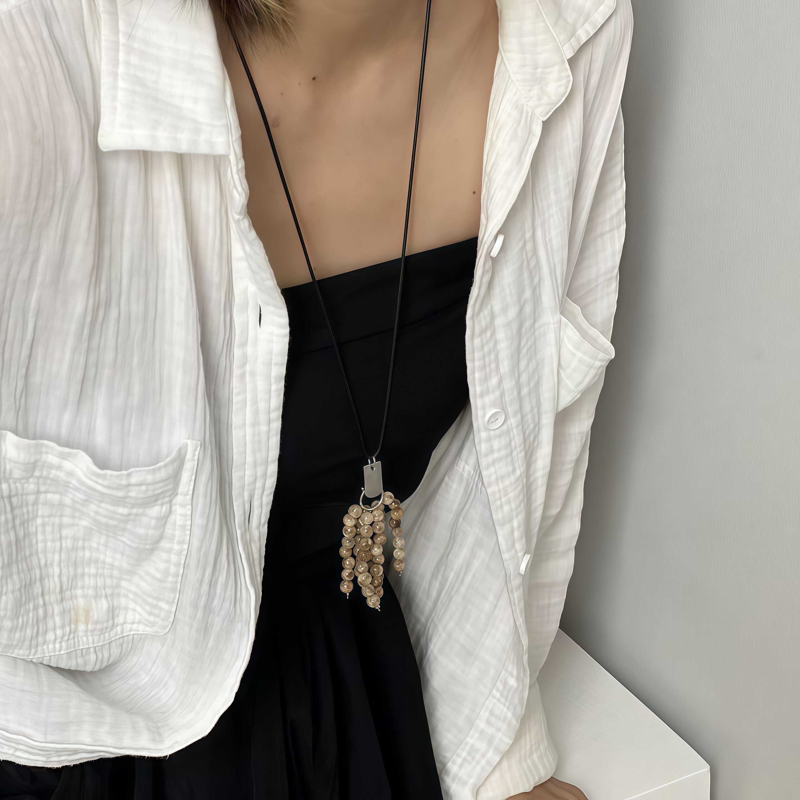 复古金属圆片流苏项链女长款黑色皮绳颈链个性装饰链