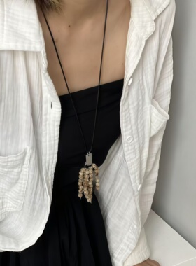 复古金属圆片流苏长款皮绳项链