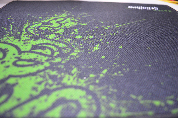 가장자리는 더 내구성이 있고 컴퓨터 게임 마우스 패드는 가장자리가 잠겨 있으며 초대형 키보드 데스크 매트는 두껍고 개인화 된 마우스 패드는