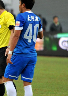 2014年联赛河南建业球衣广告号码臂章