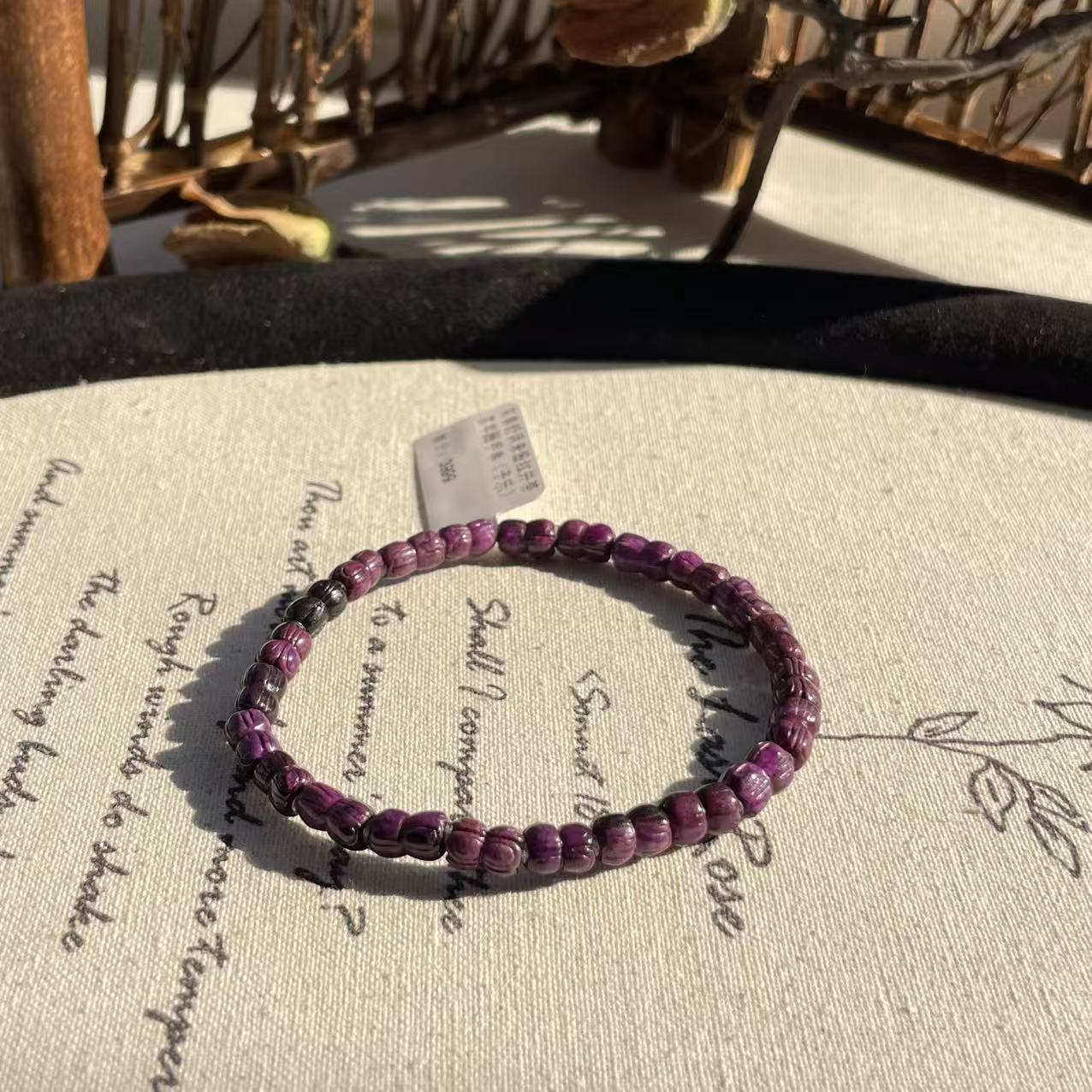 南非舒俱来酱红并蒂莲单圈手串（予乐）AZB9201