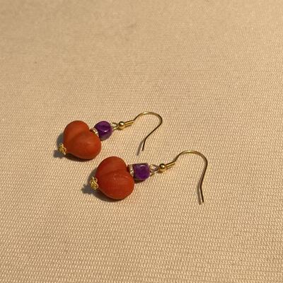 舒俱来酱红南红屁桃耳钩/s925（昭月）AZB6261