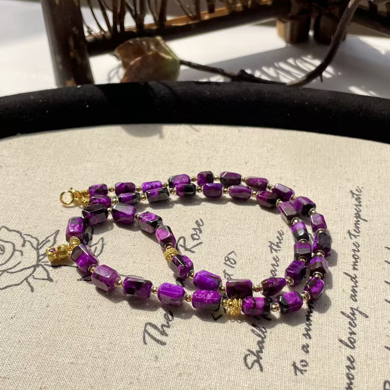 南非舒俱来高阶火焰红丝绒钻切颈链18k/38cm(紫香)AZB7918