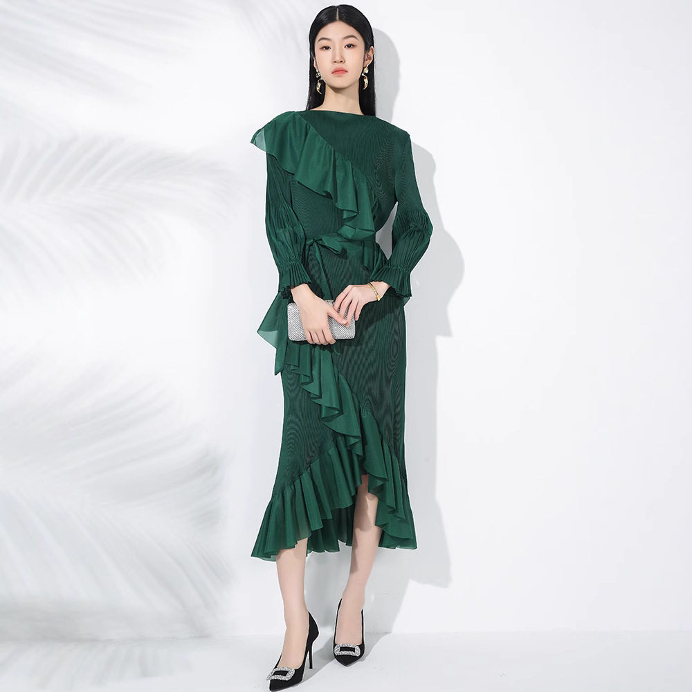 高端气质时尚连衣裙女春季新款一字领荷叶边燕尾式褶皱长裙新潮